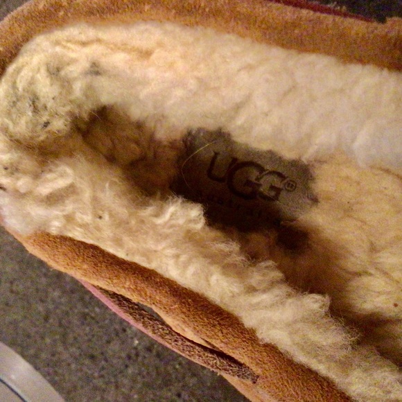 UGG Dakota Slippers - Picture 6 of 6